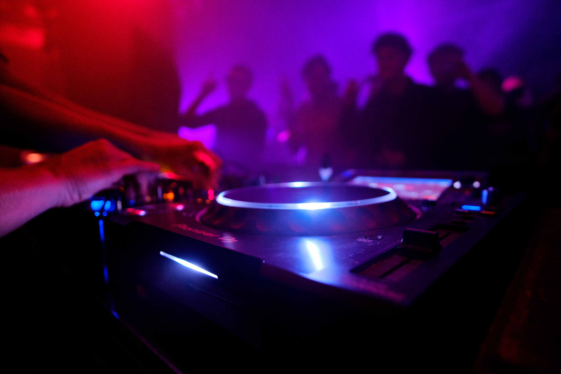 djs