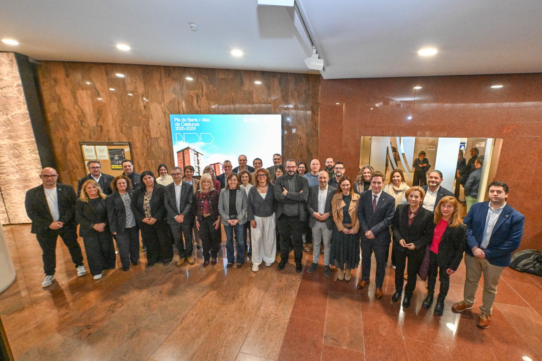 fOTO_FAMILIA_BARRIS_1ACONVO_yPvXPSH