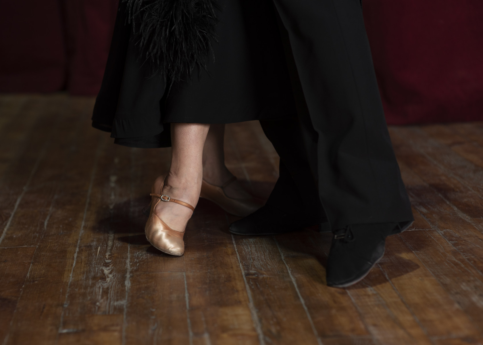 hombre-mujer-actuacion-baile-salon-juntos